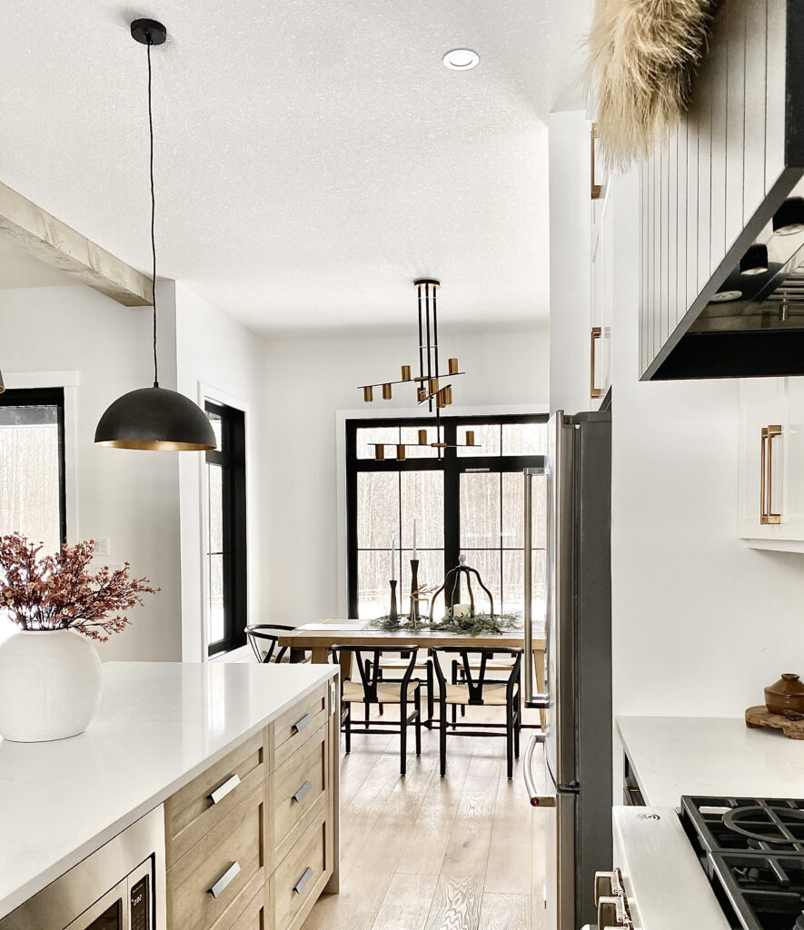 Warm contemporary kitchen by Do Up Interiors